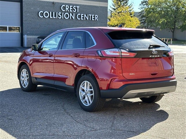 2022 Ford Edge SEL photo 4