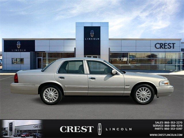 2010 Mercury Grand Marquis LS photo 2
