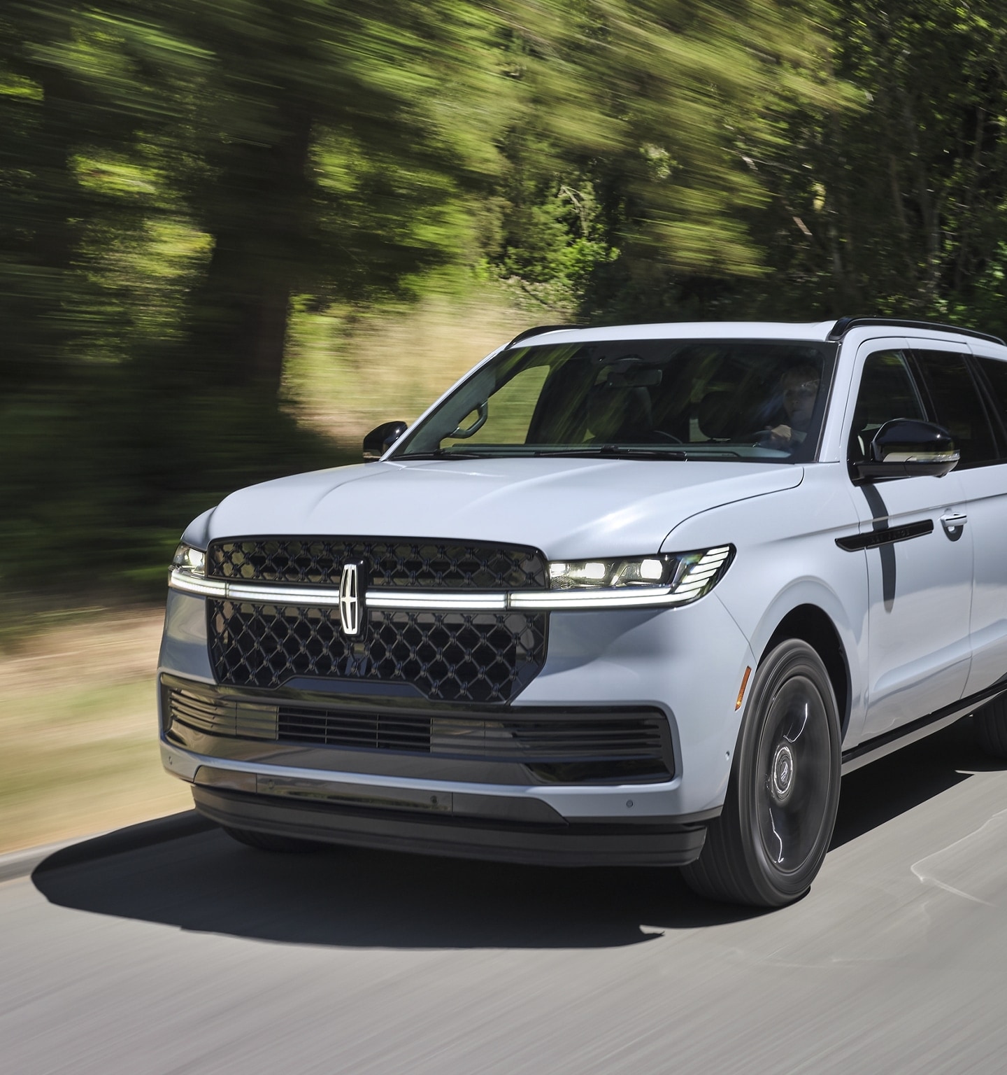 A woman approaches a parked 2025 Lincoln Navigator® SUV with its Split Gate open.