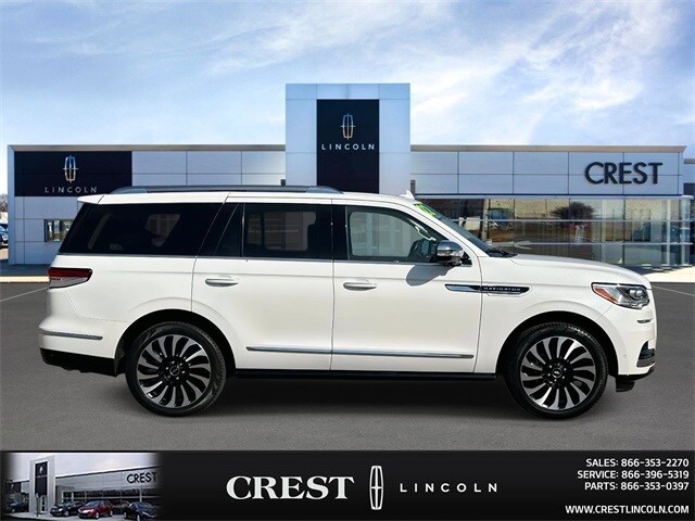 2022 Lincoln Navigator Black Label photo 2