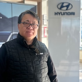 Staff member Joe Yun | fluent in Korean from ID_b5fe392e606e