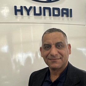 Staff member Nader Soliman | fluent in Arabic from ID_b5fe392e606e