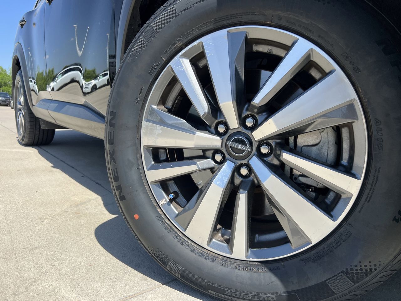 View vehicle photo 7