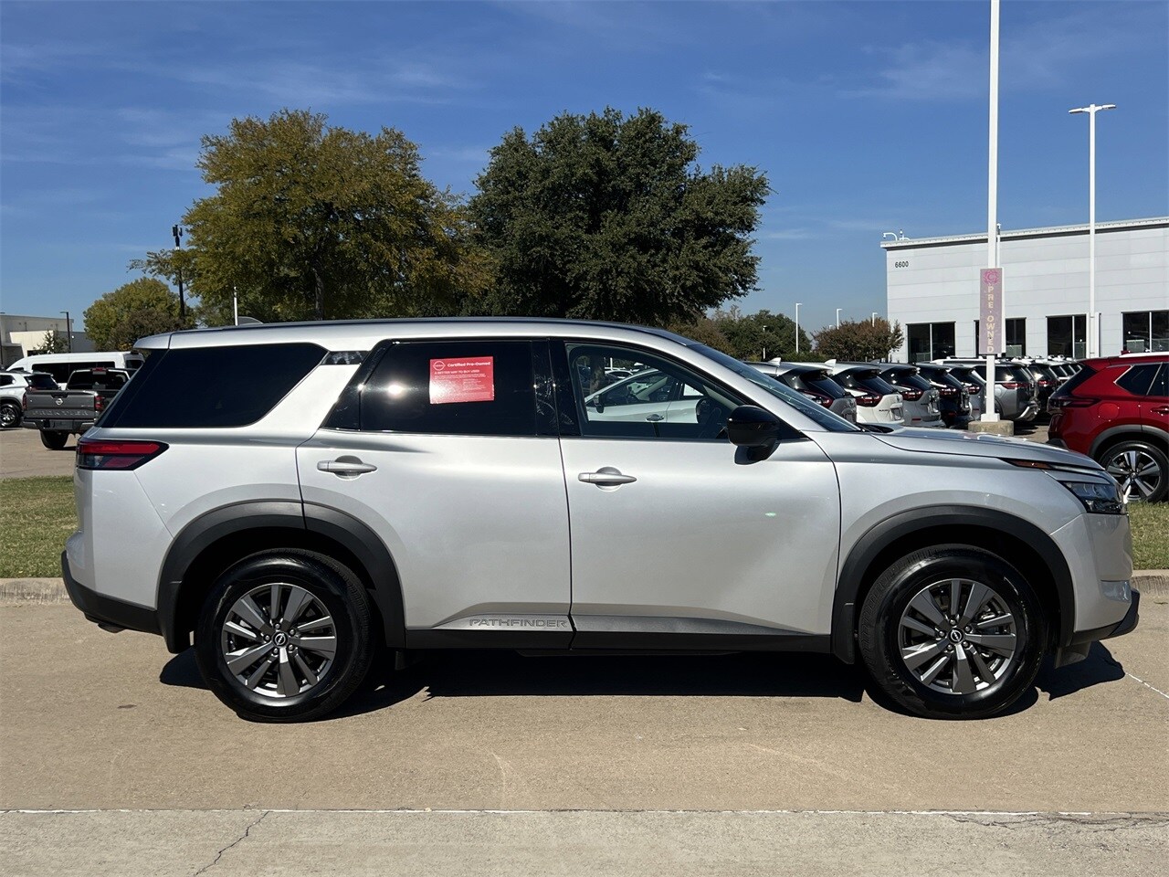 2025 Nissan Pathfinder S photo 3