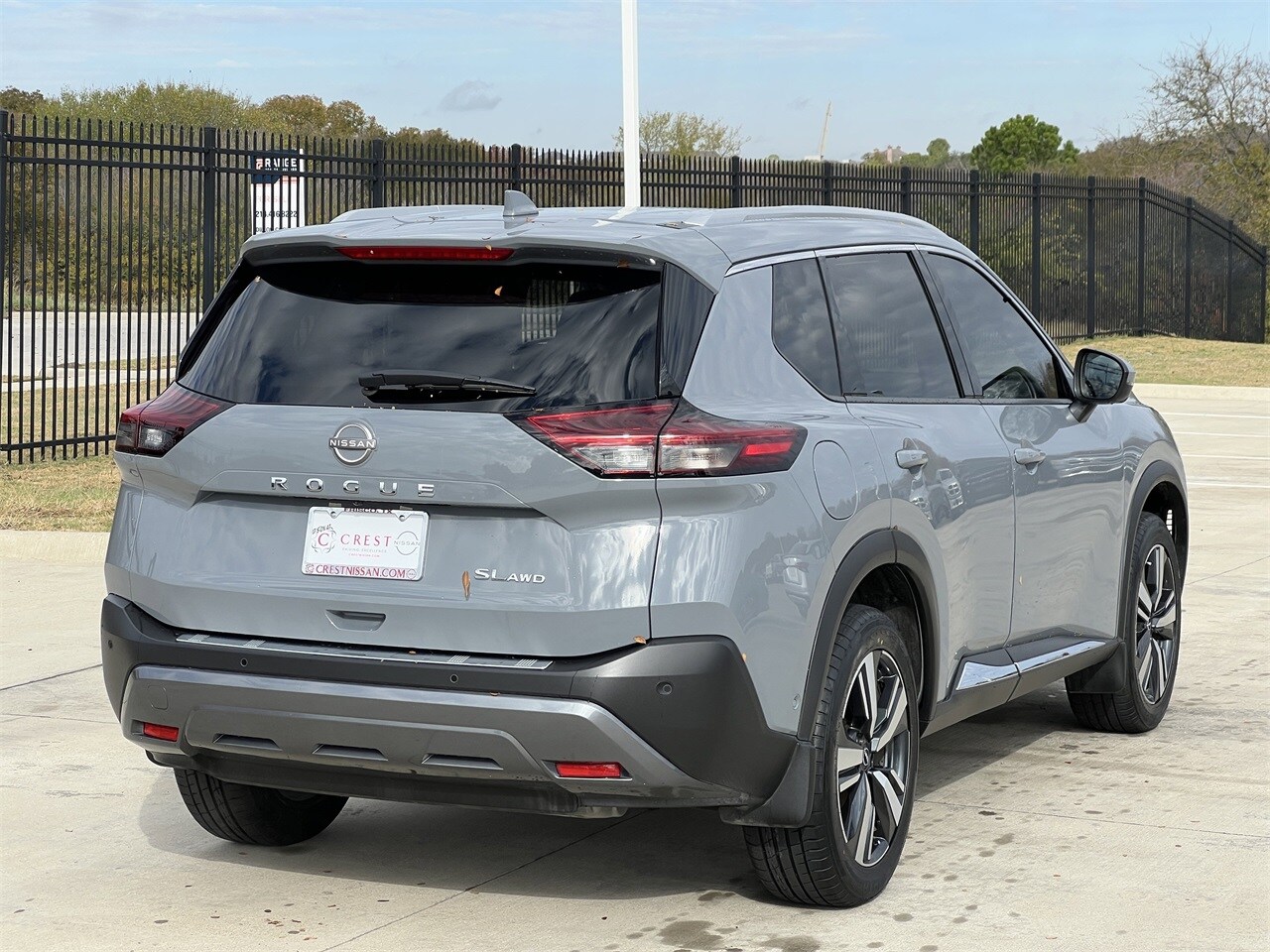2023 Nissan Rogue SL photo 2