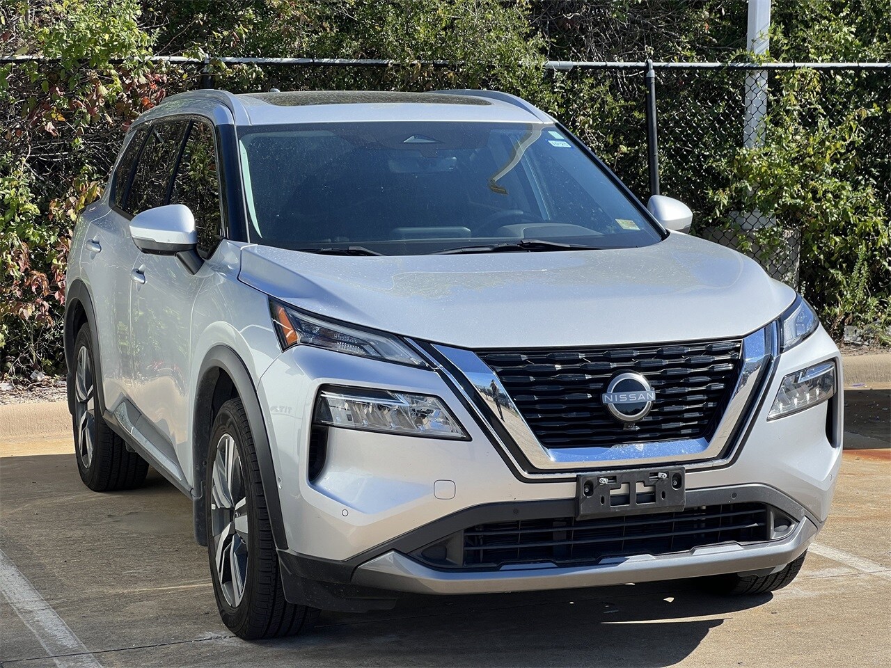 2023 Nissan Rogue SL photo 2