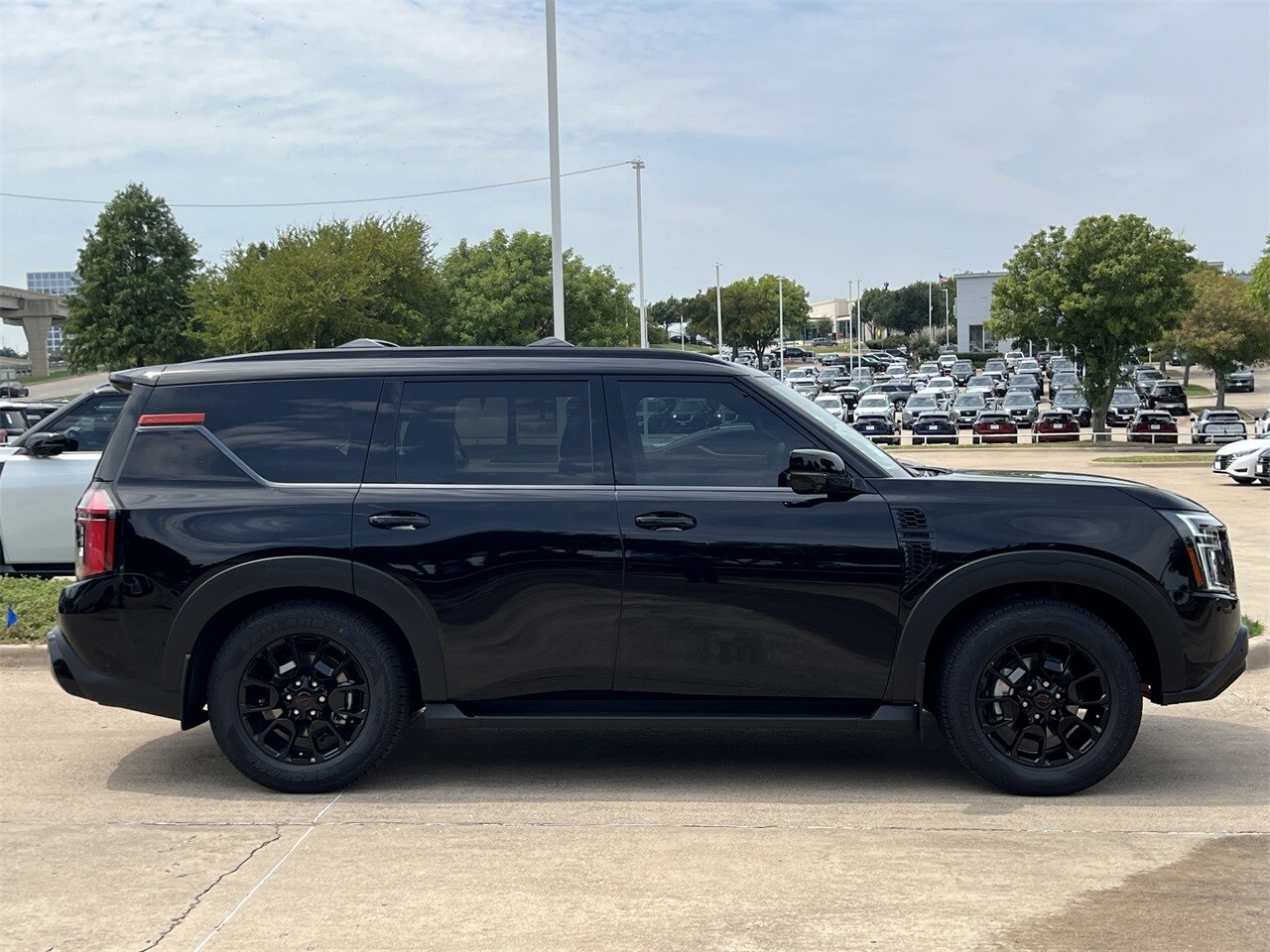 2026 Nissan Armada photo 3