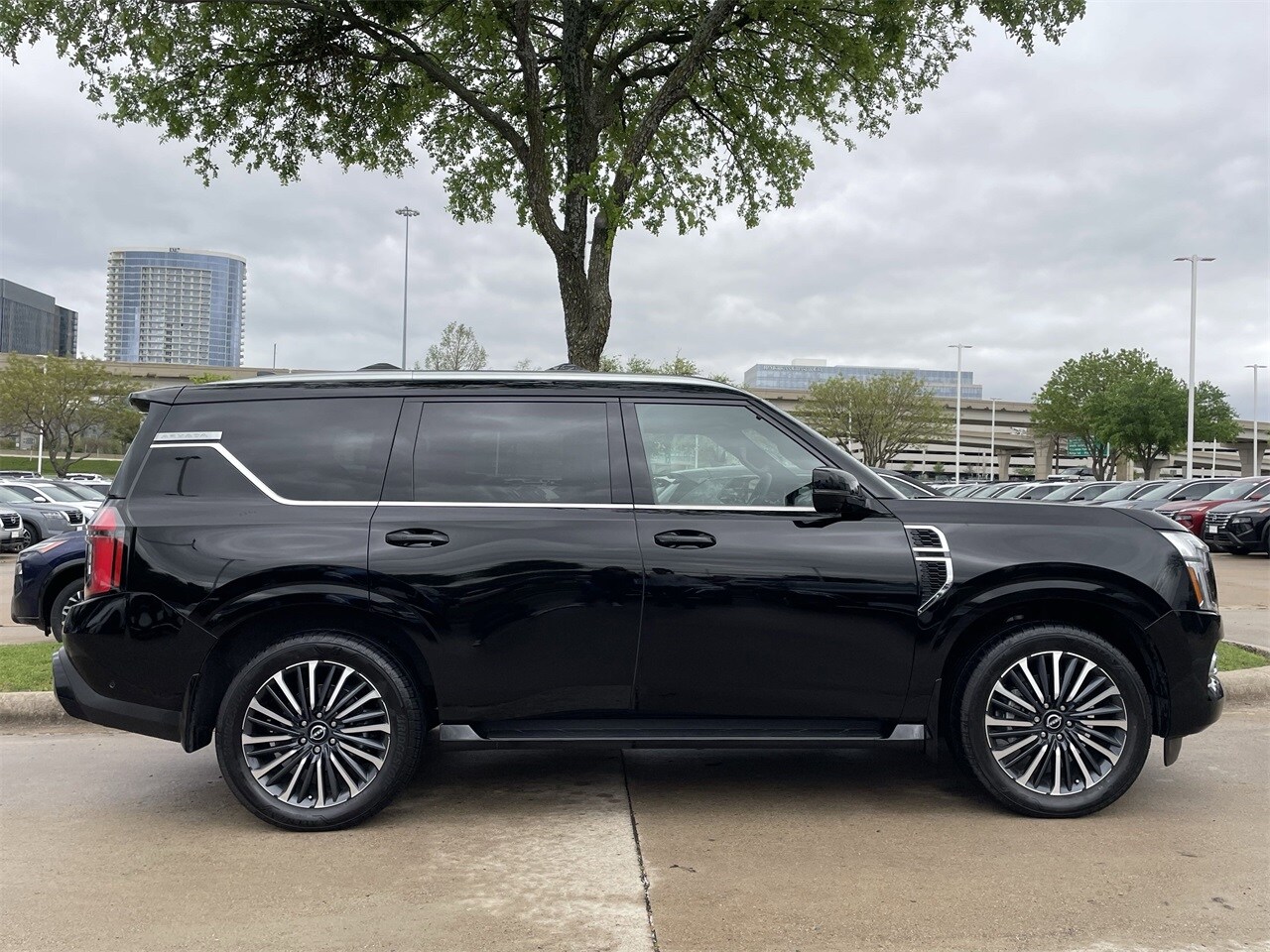 2025 Nissan Armada Platinum Reserve photo 4