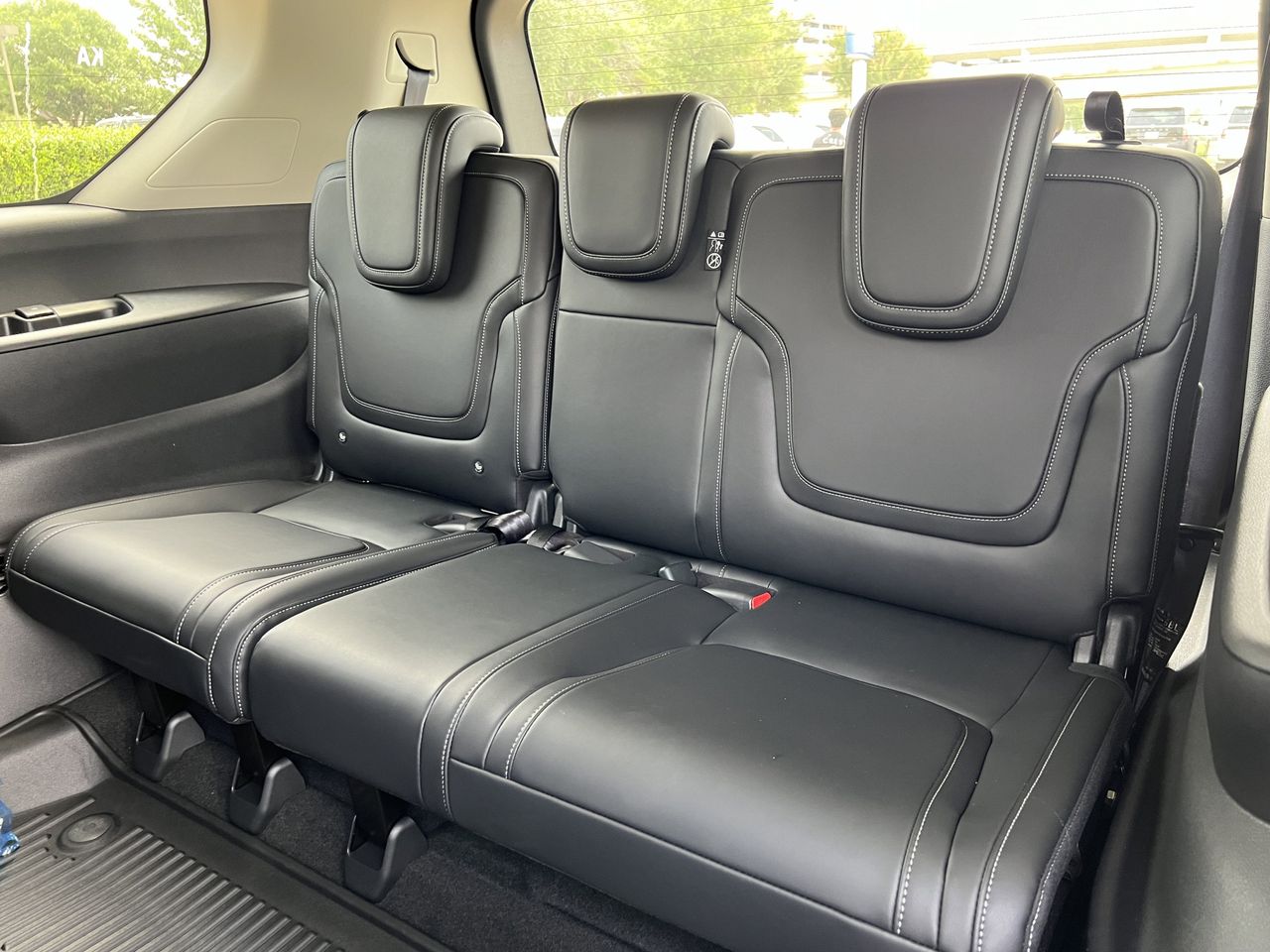 2026 Nissan Armada SV - Photo 18