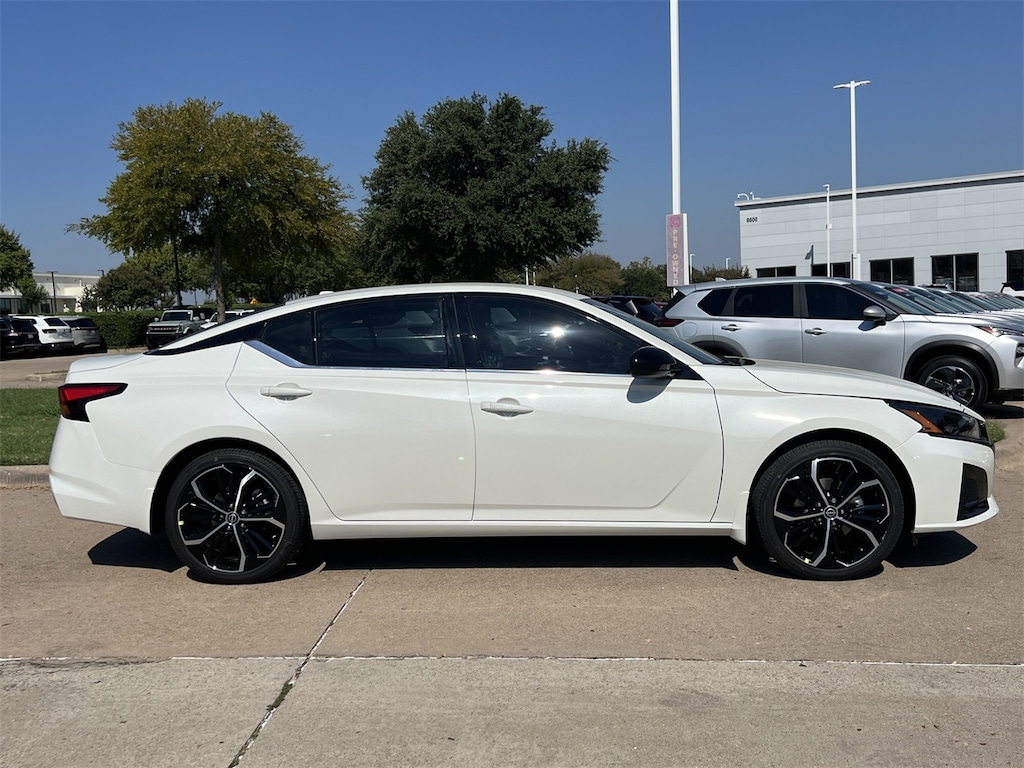 New 2025 Nissan Altima SR Sedan