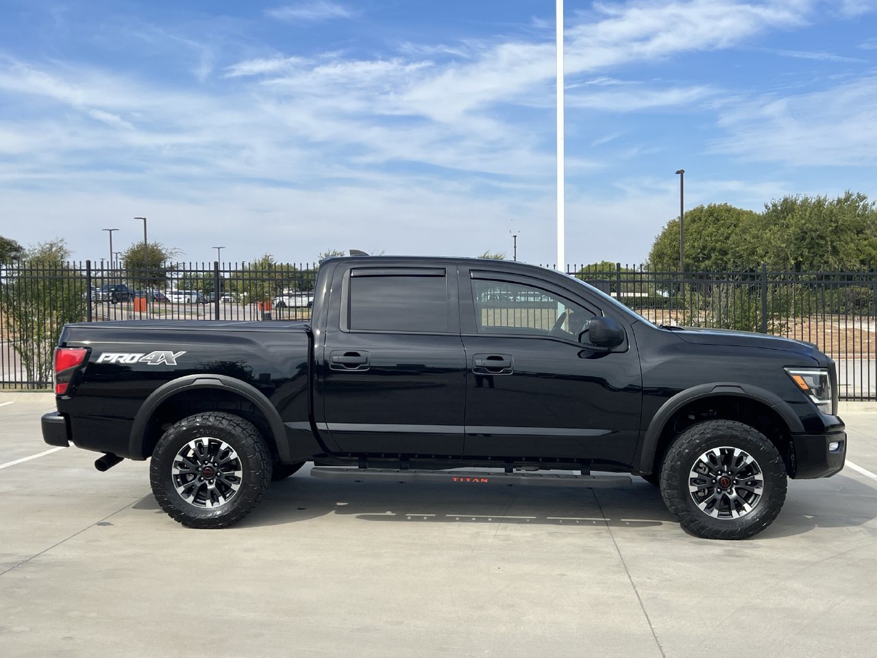 2023 Nissan Titan 4