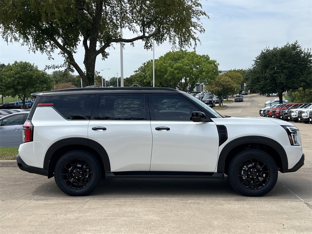 2026 Nissan Armada photo 2