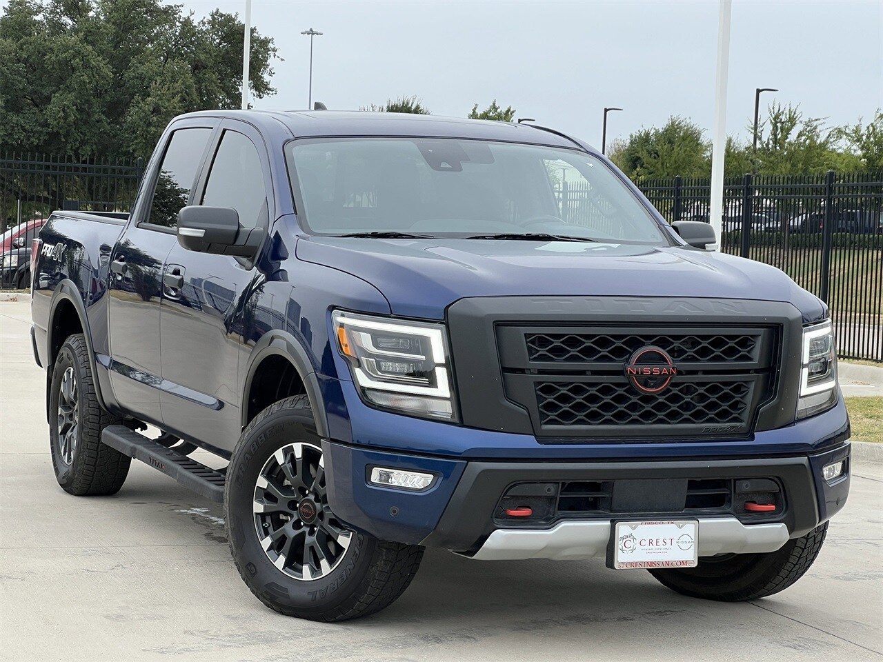 2024 Nissan Titan PRO-4X photo 2