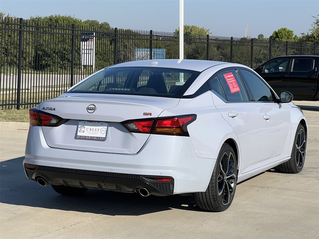 2024 Nissan Altima SR photo 2