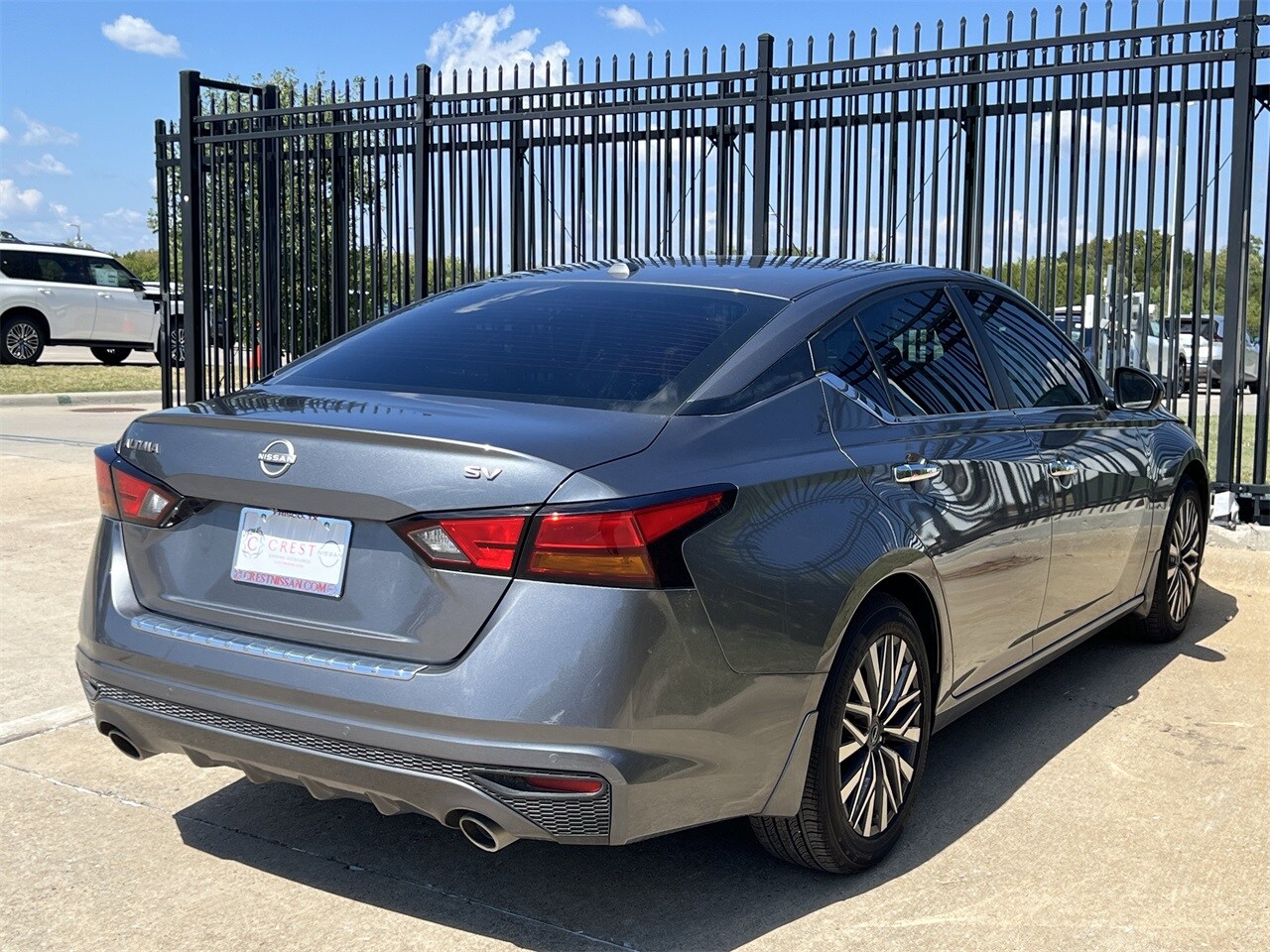 2023 Nissan Altima 2.5 SV photo 3