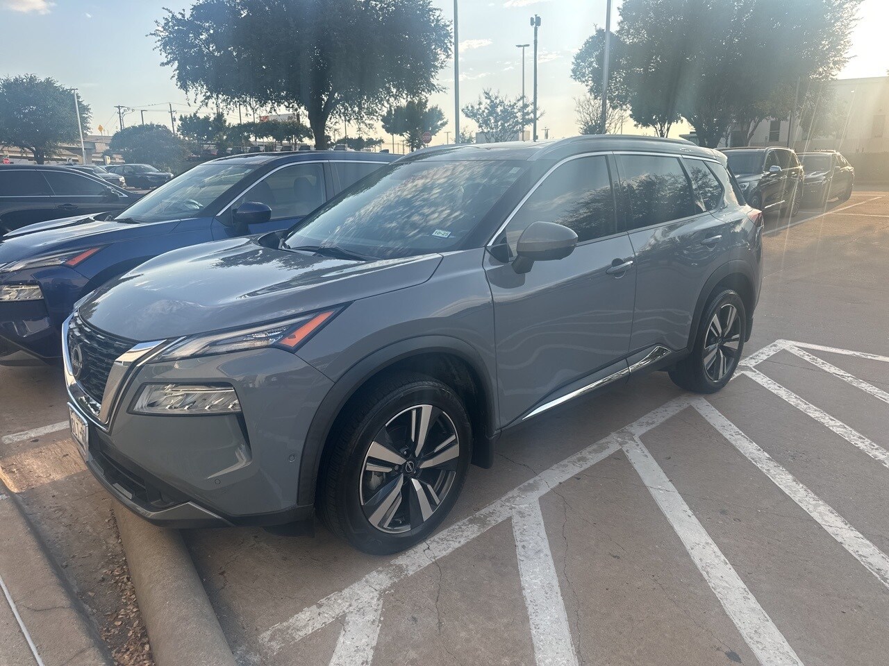 2023 Nissan Rogue SL photo 2