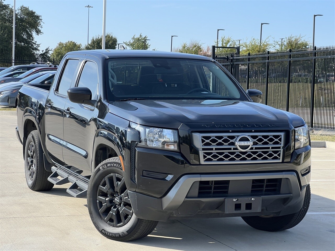 2023 Nissan Frontier SV photo 2