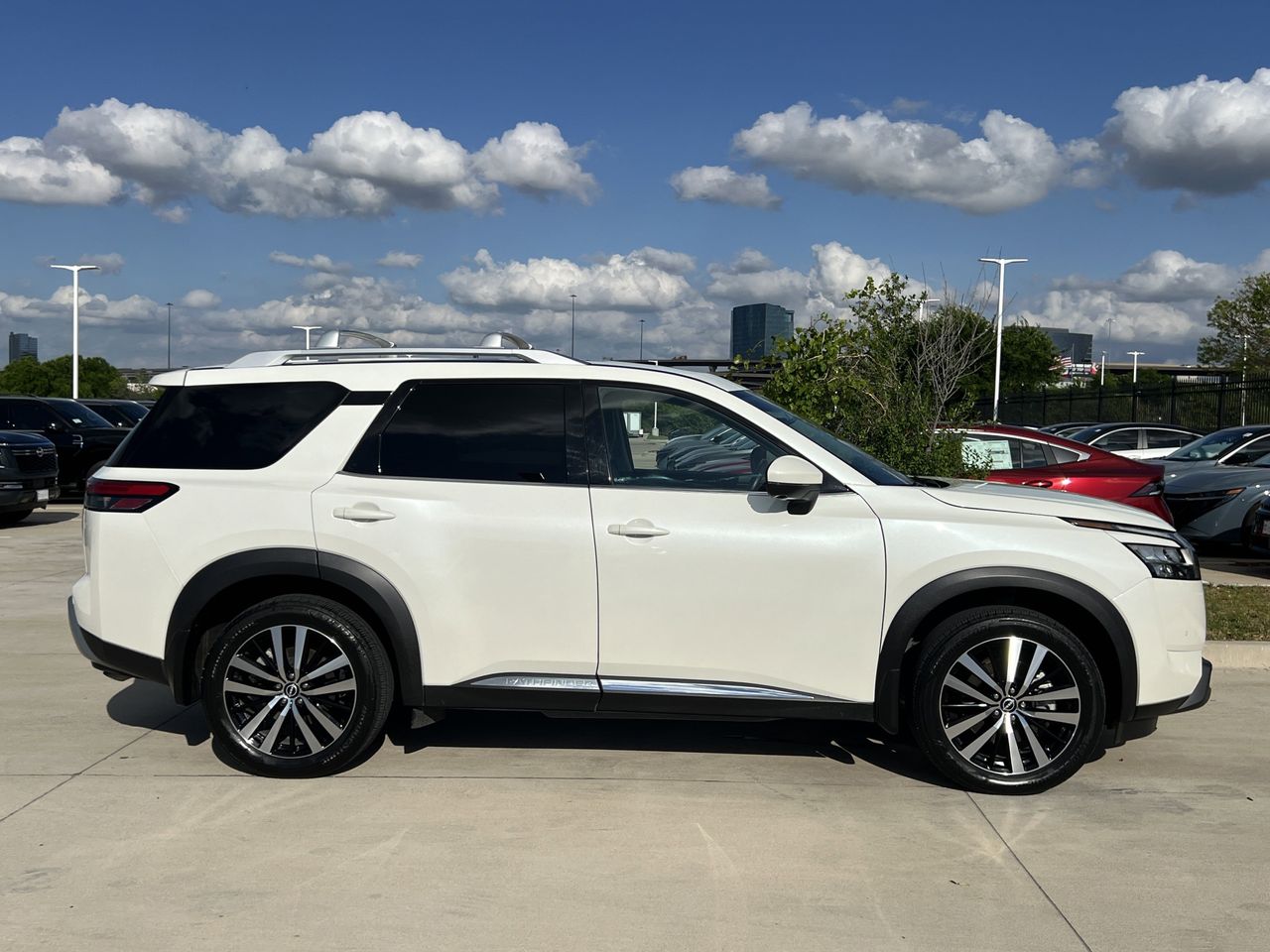 View vehicle photo 3