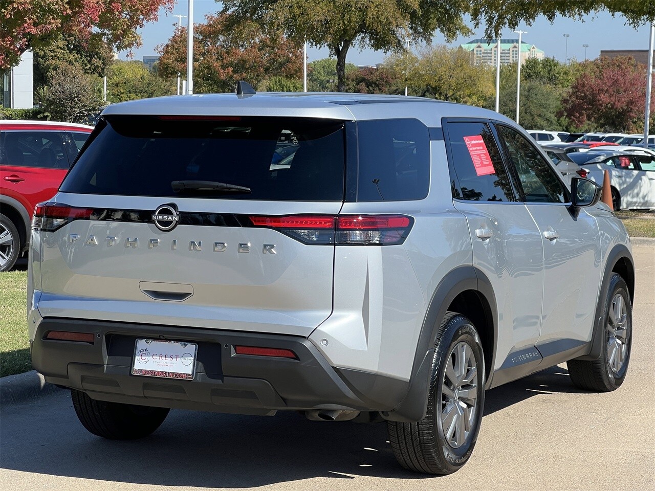 2025 Nissan Pathfinder S photo 4