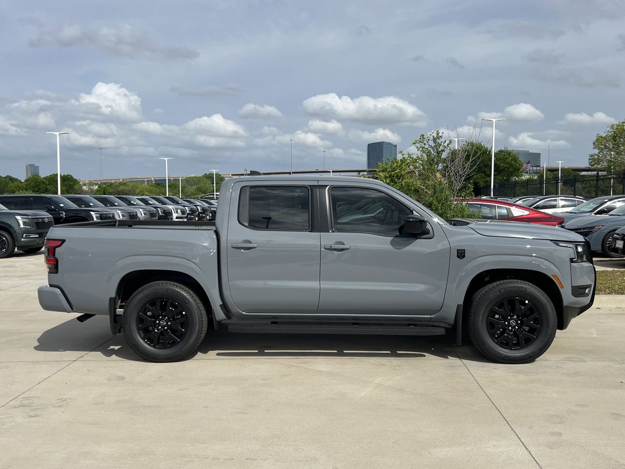 View vehicle photo 4