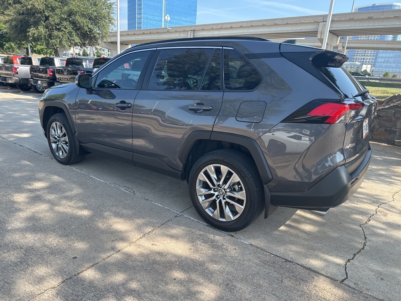 2023 Toyota RAV4 XLE Premium photo 4