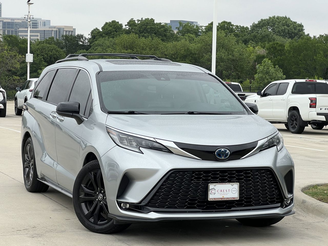 2023 Toyota Sienna XSE 7-Passenger Hybrid FWD's photo
