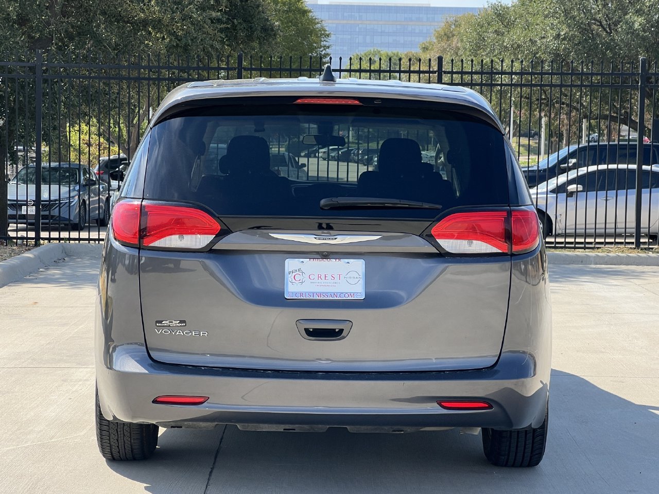 2022 Chrysler Voyager 5