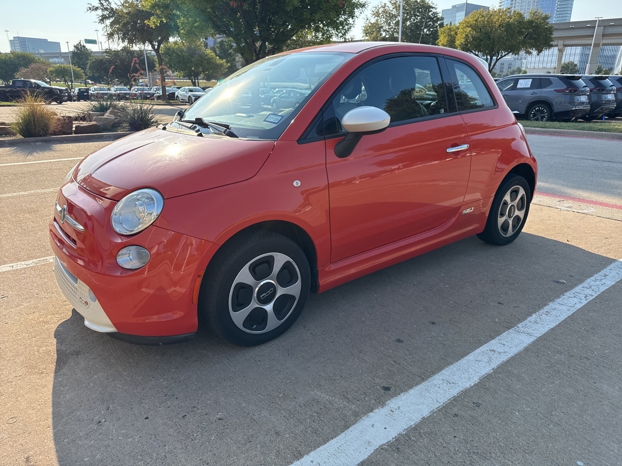 Used 2017 FIAT 500e Battery Electric with VIN 3C3CFFGE2HT508781 for sale in Irving, TX