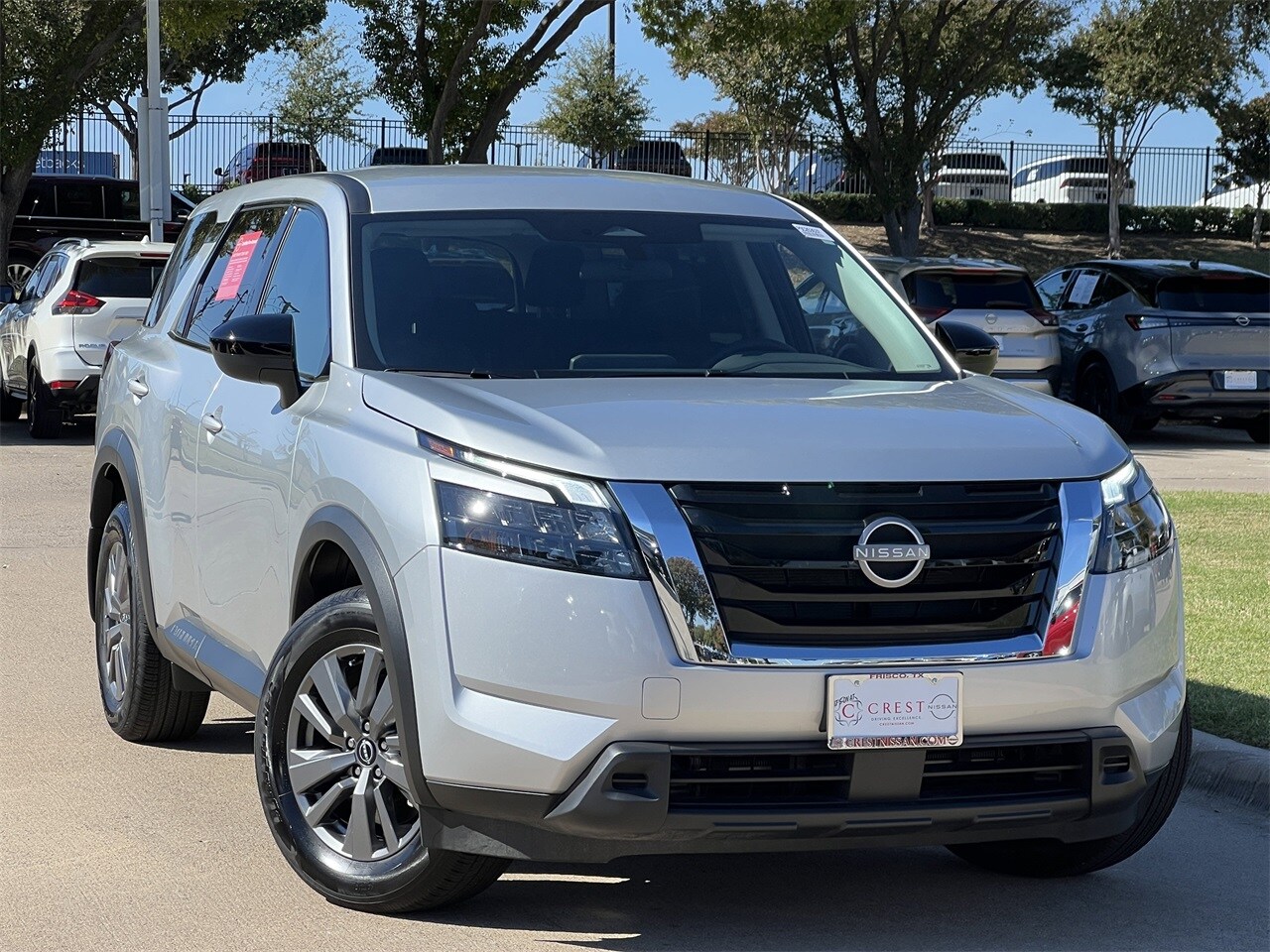 2025 Nissan Pathfinder S photo 2