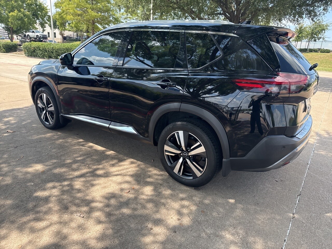 2023 Nissan Rogue SL photo 4
