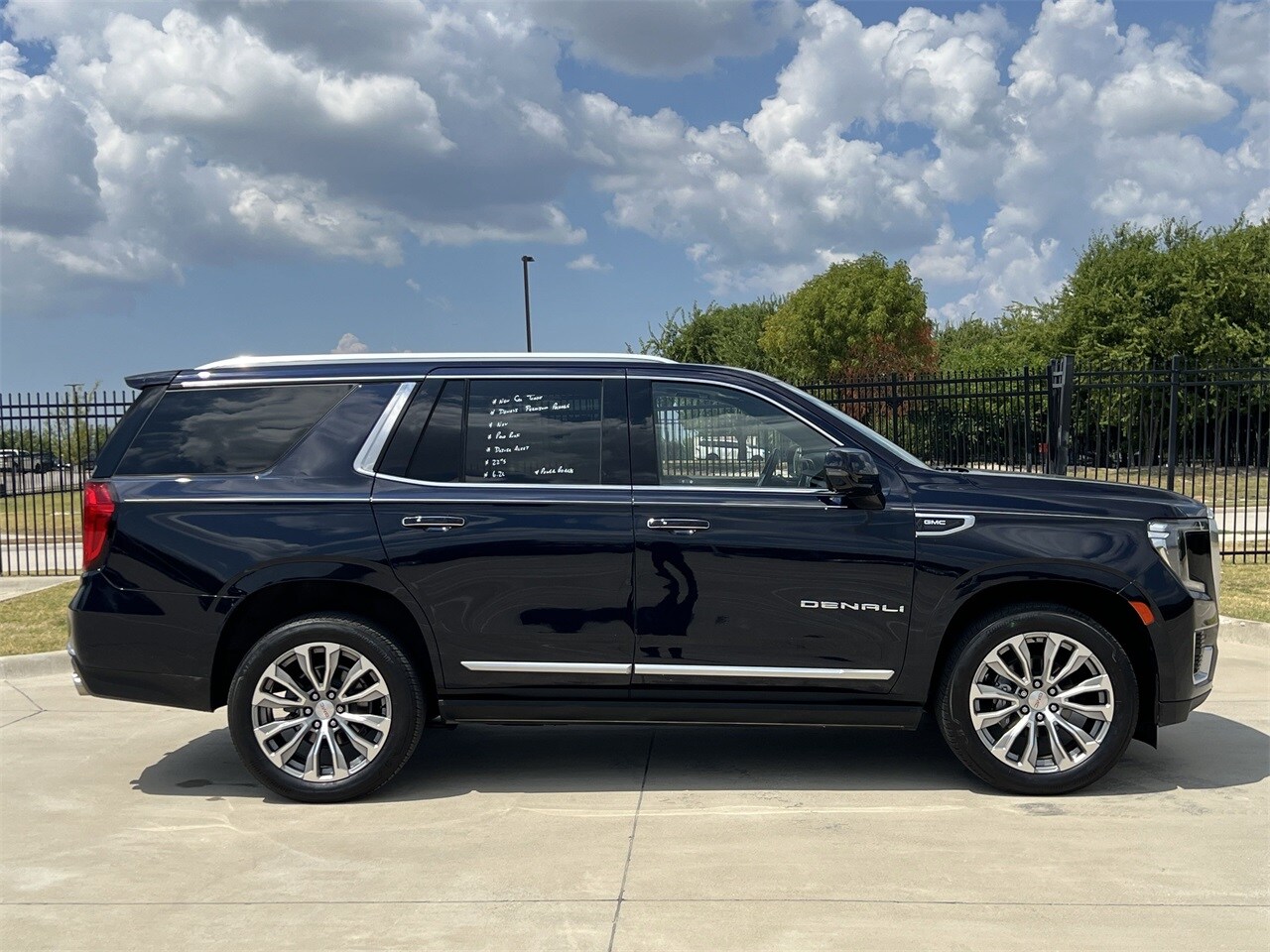 2021 Gmc Yukon Denali photo 3