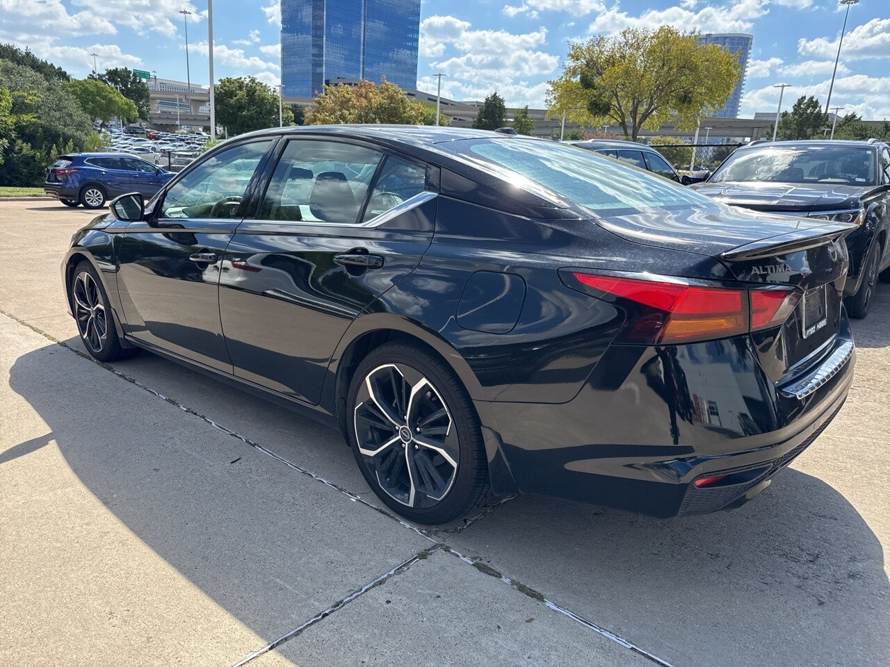2023 Nissan Altima SR photo 4