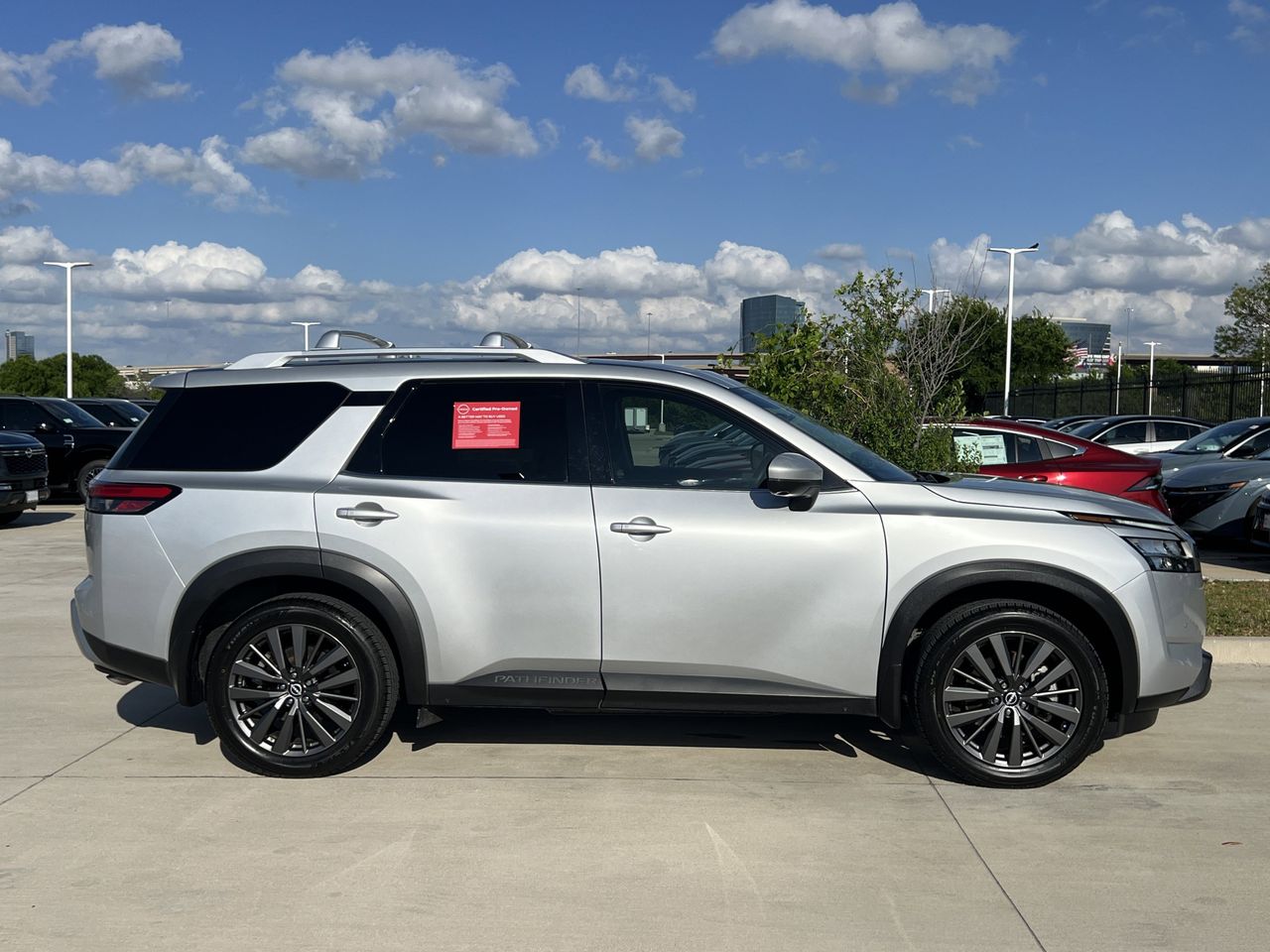 View vehicle photo 3