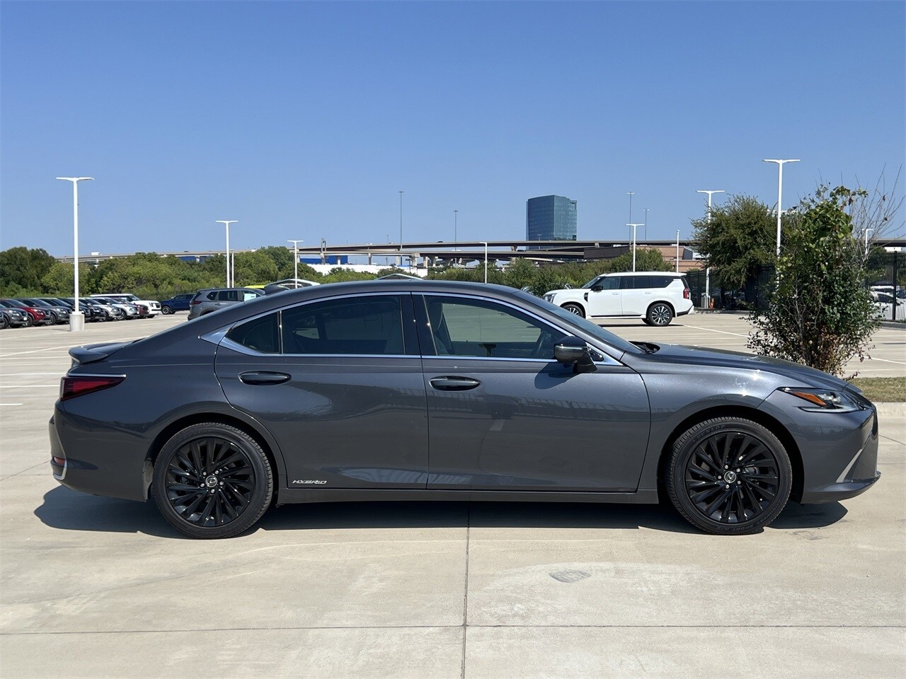 2022 Lexus ES 300h Ultra Luxury photo 3