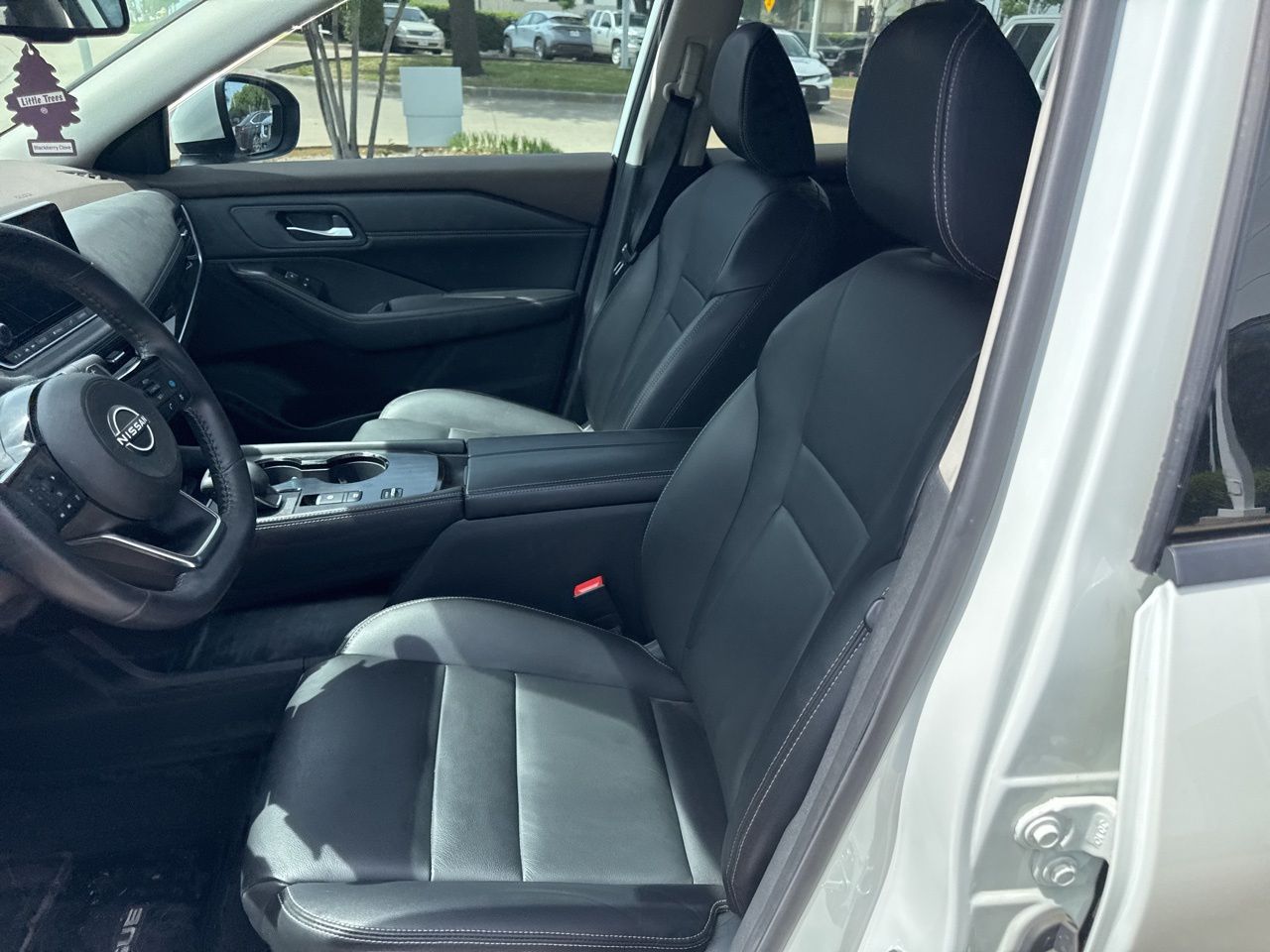 View vehicle photo 5