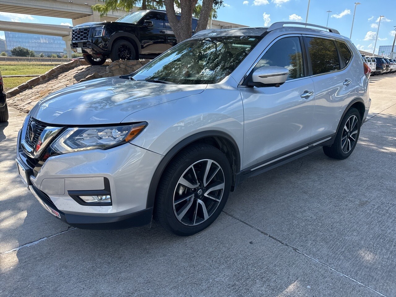 2020 Nissan Rogue SL photo 2