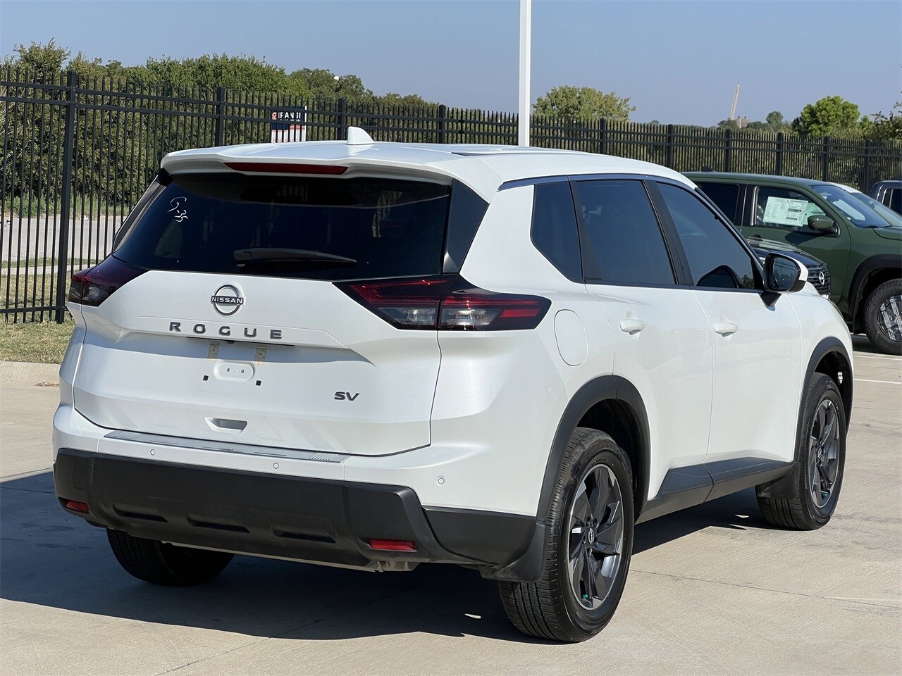 2024 Nissan Rogue SV photo 3