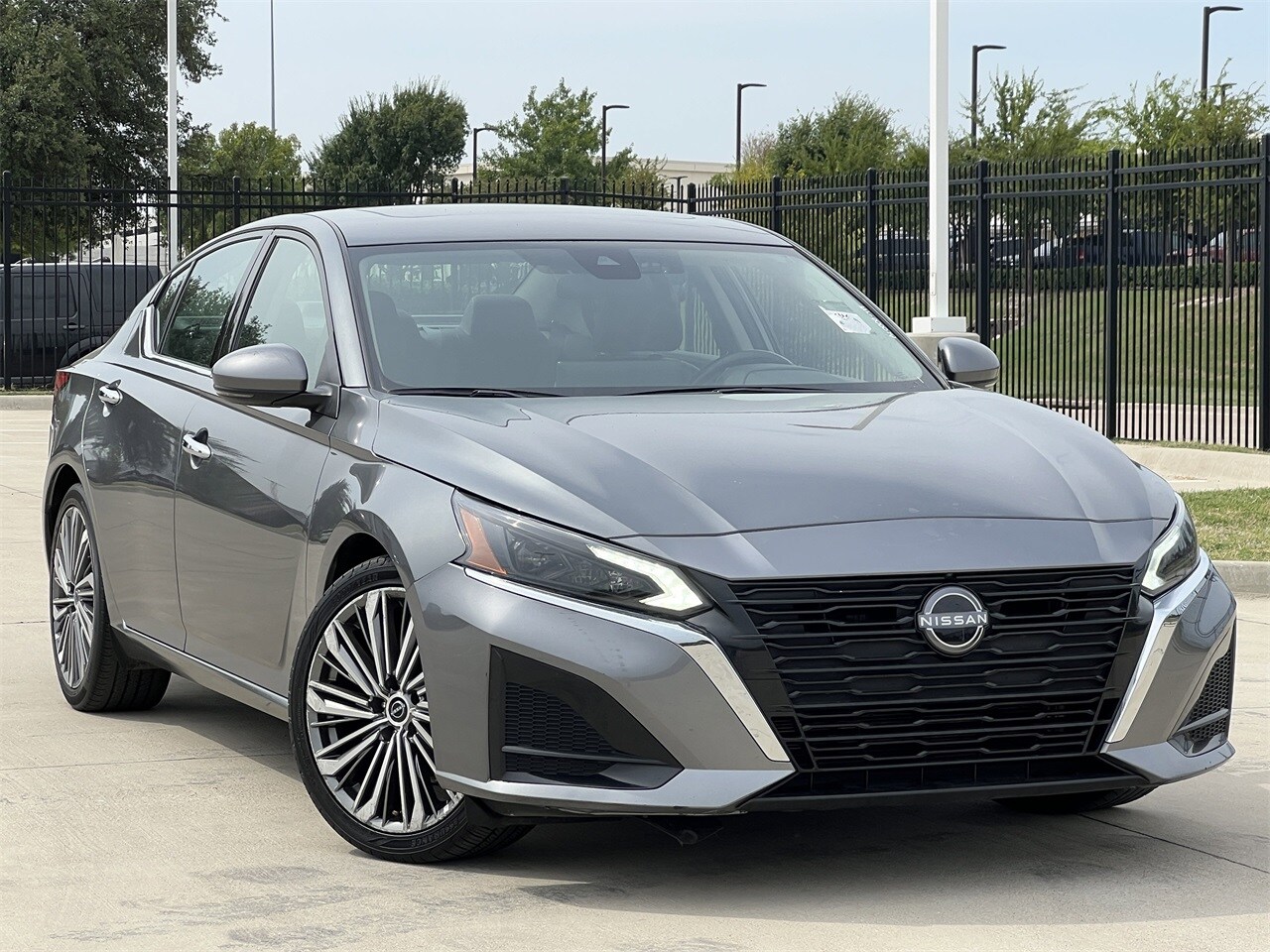 2023 Nissan Altima 2.5 SL photo 2