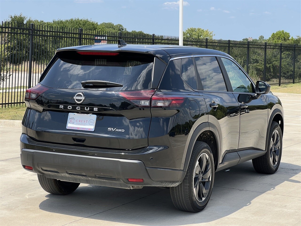 2024 Nissan Rogue SV photo 4