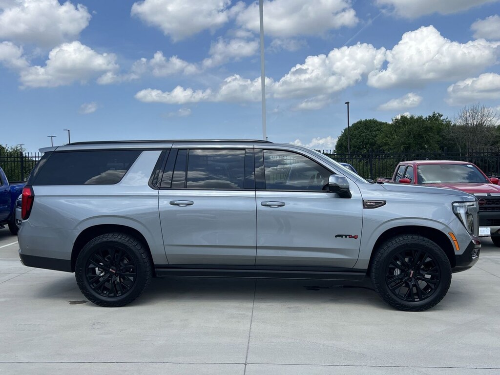 Used 2025 GMC Yukon XL AT4 Ultimate SUV