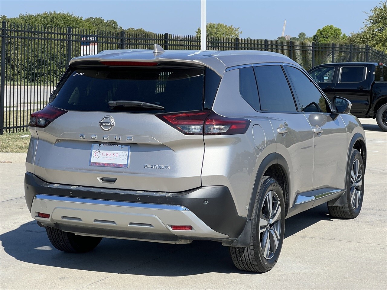2023 Nissan Rogue Platinum photo 3