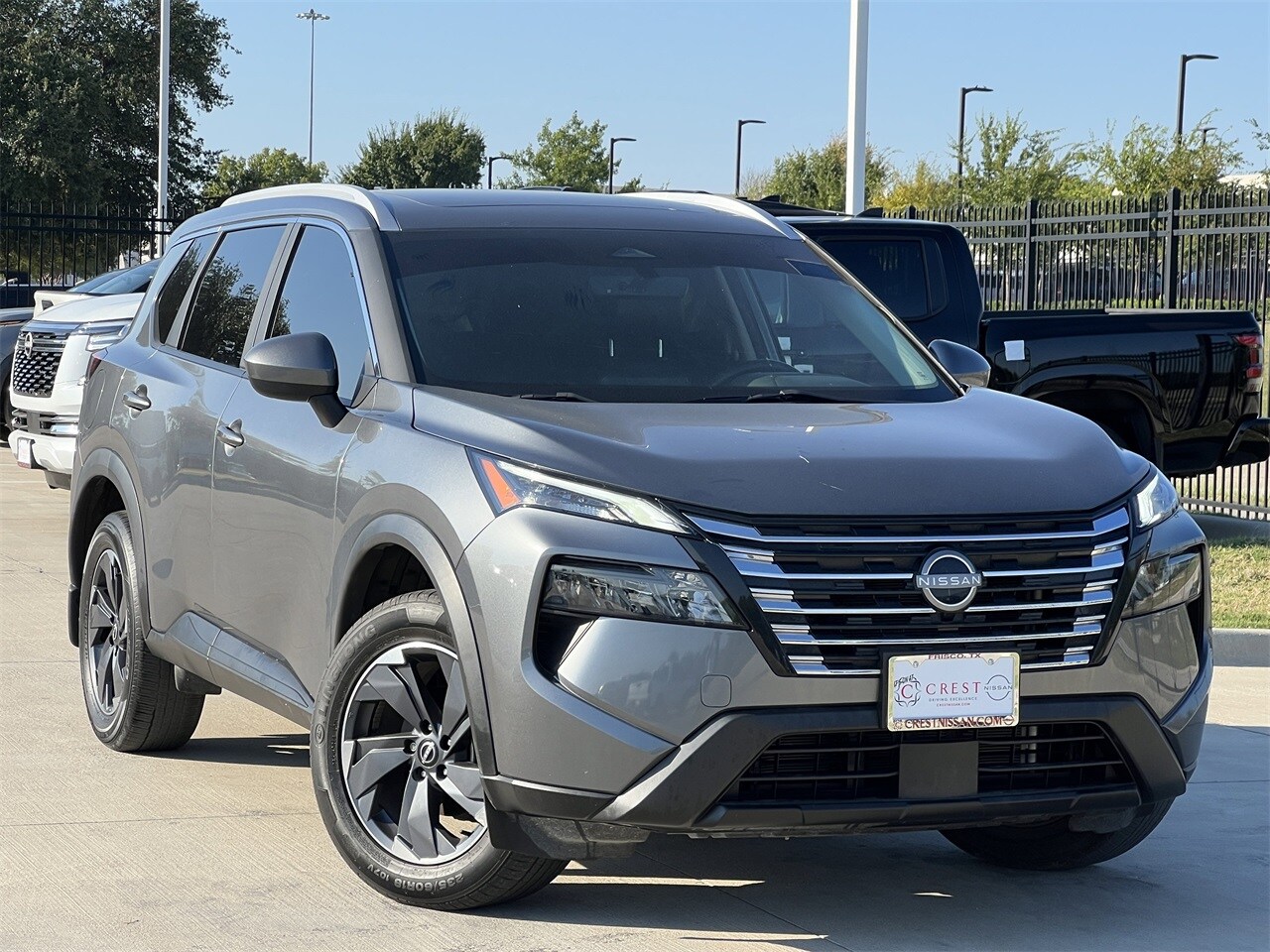 2024 Nissan Rogue SV photo 2