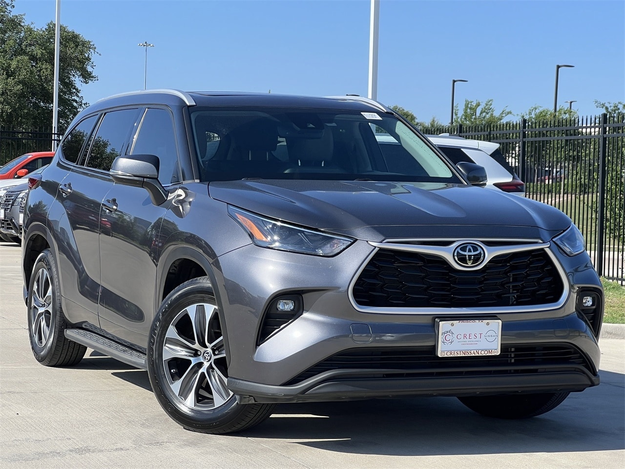 Used 2022 Toyota Highlander XLE with VIN 5TDGZRAH0NS117580 for sale in Frisco, TX