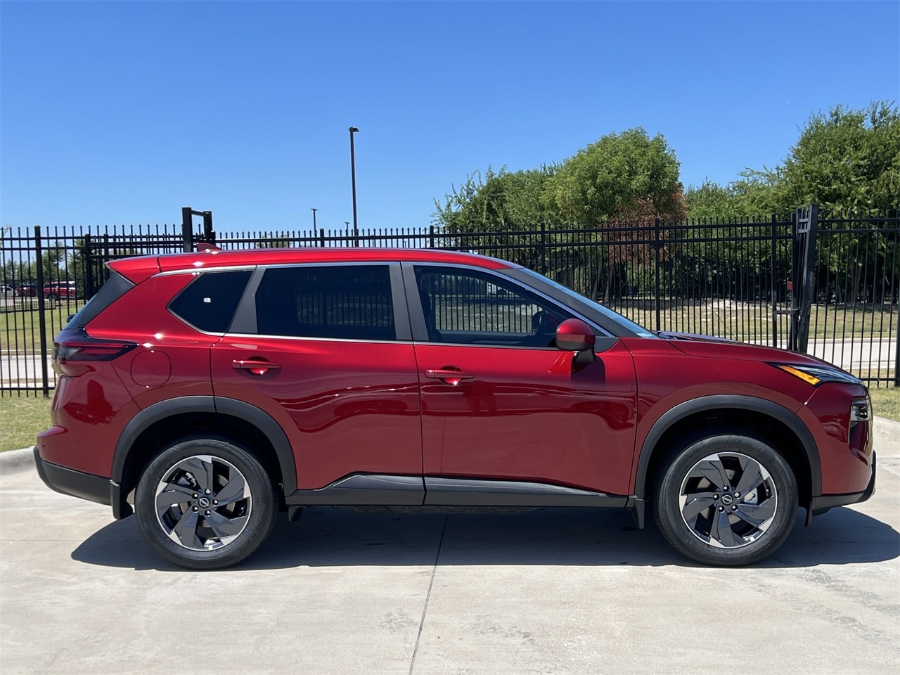 2026 Nissan Rogue SV photo 2