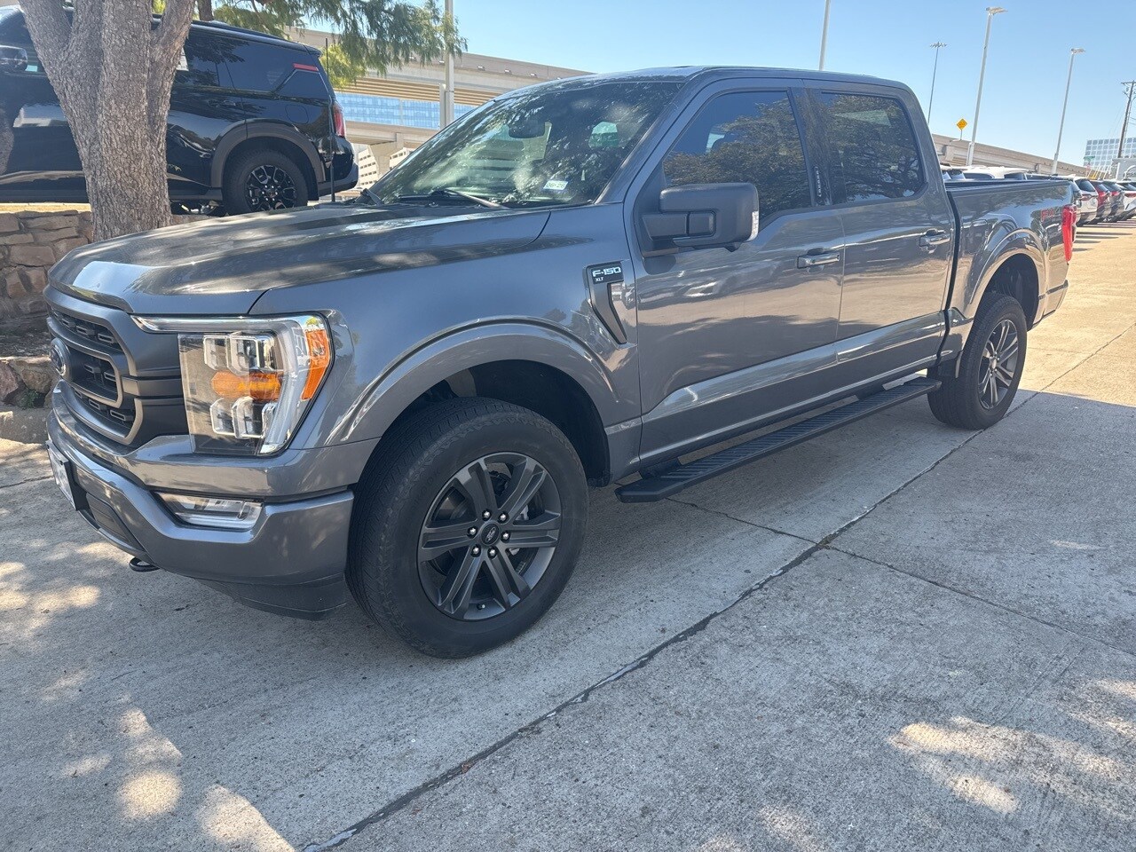 2023 Ford F-150 XLT photo 2