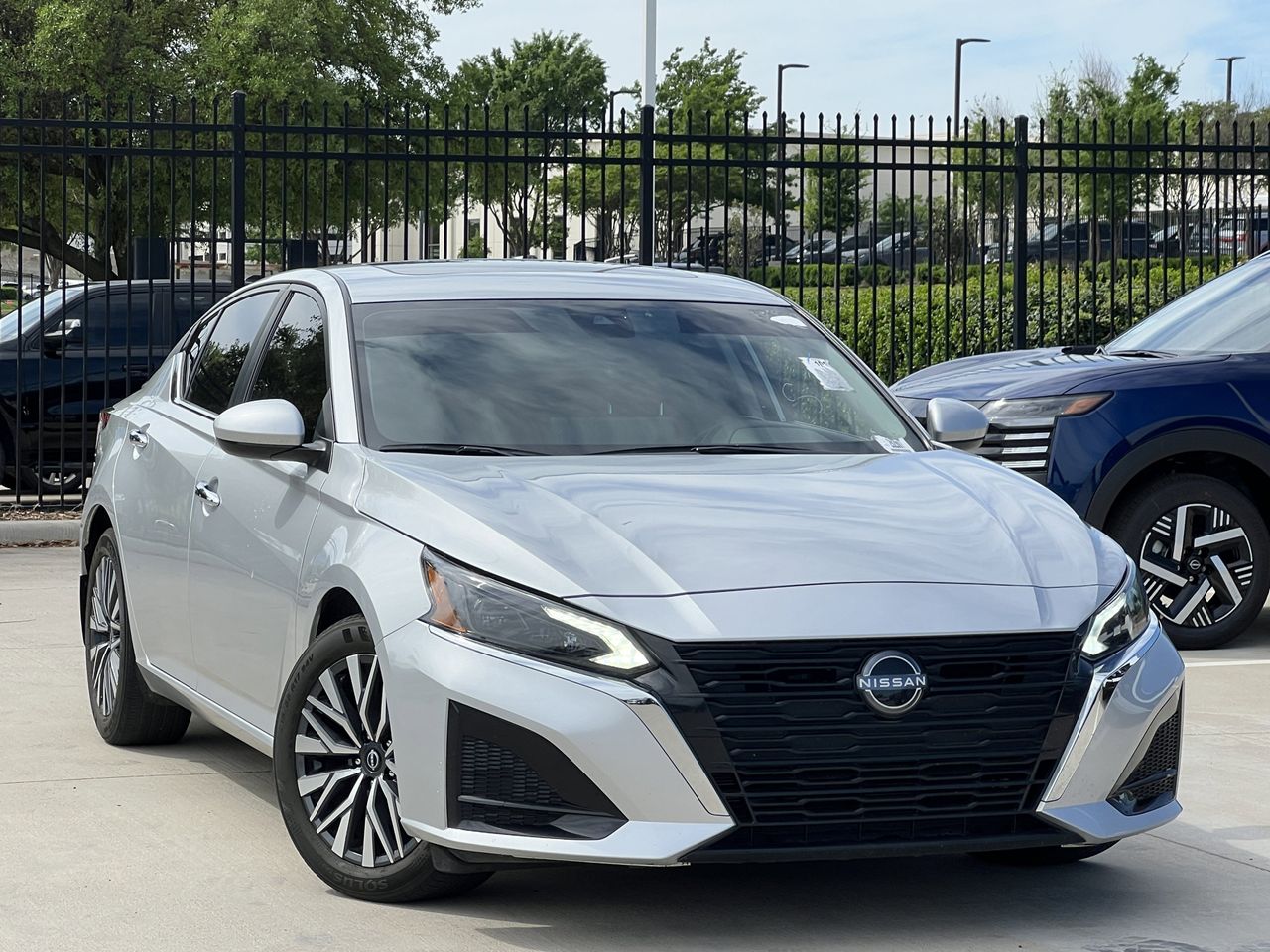 View vehicle photo 2