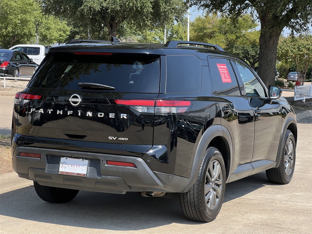 2023 Nissan Pathfinder SV photo 4