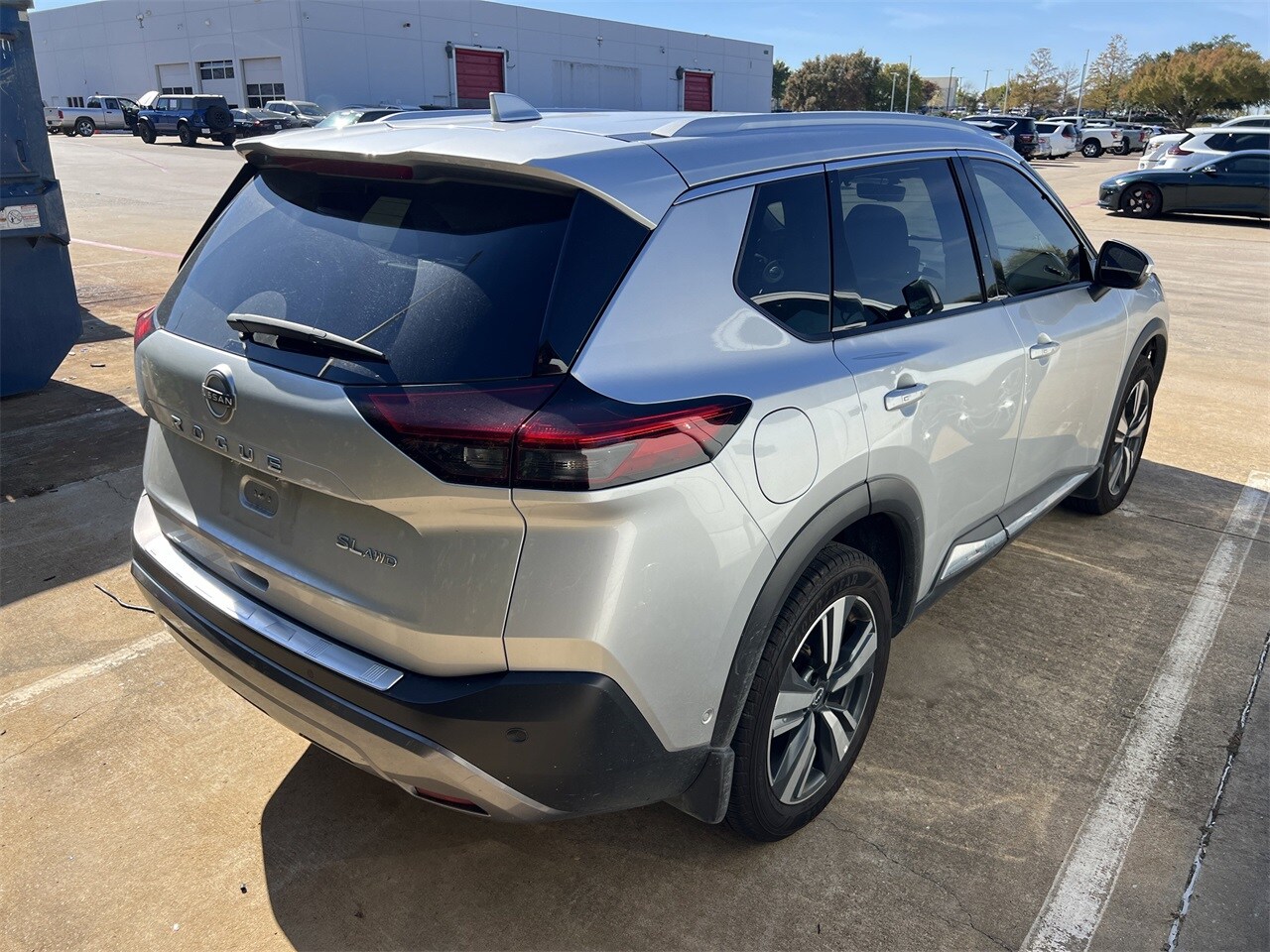 2023 Nissan Rogue SL photo 3