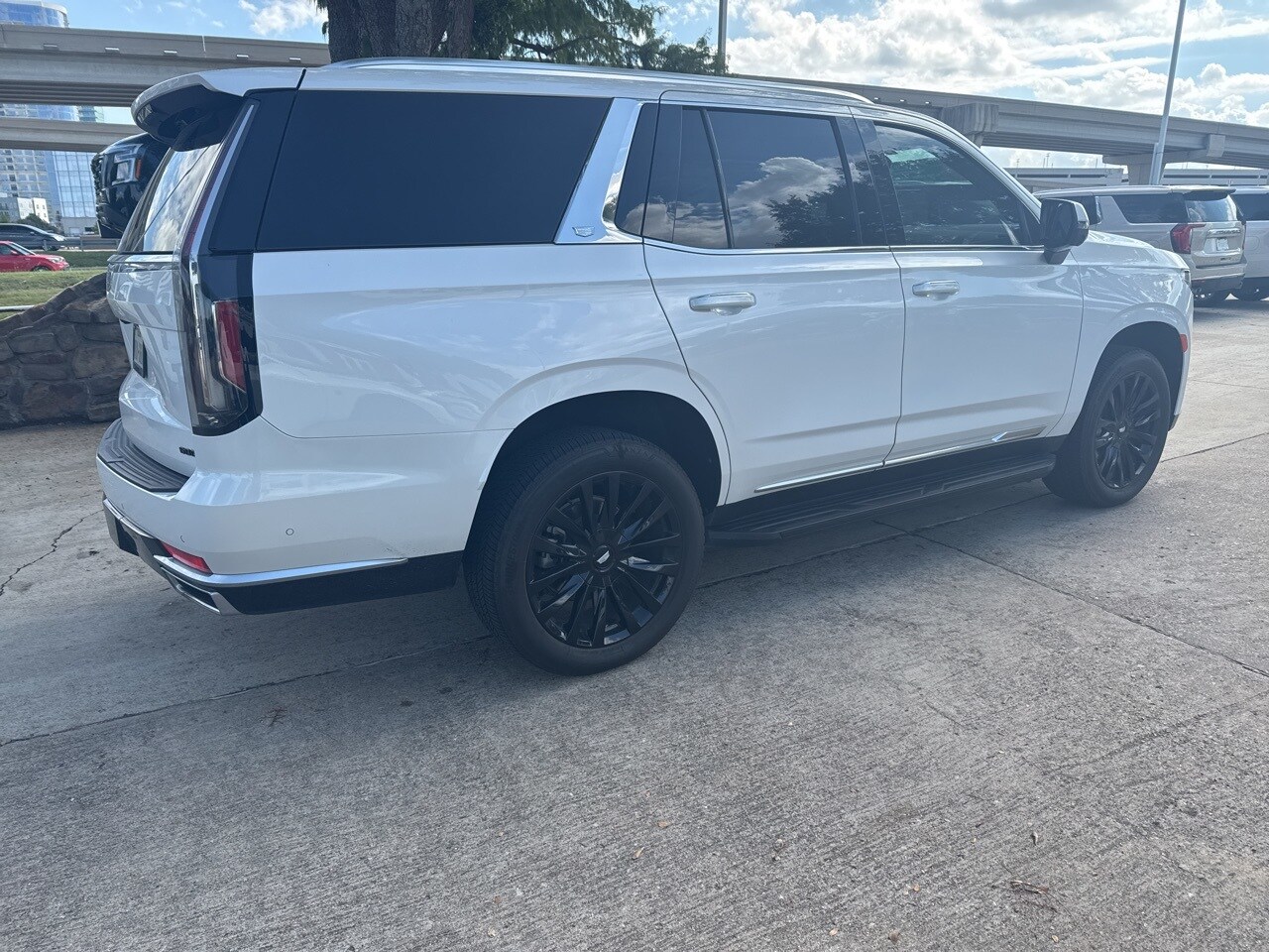 2024 Cadillac Escalade Premium Luxury photo 3