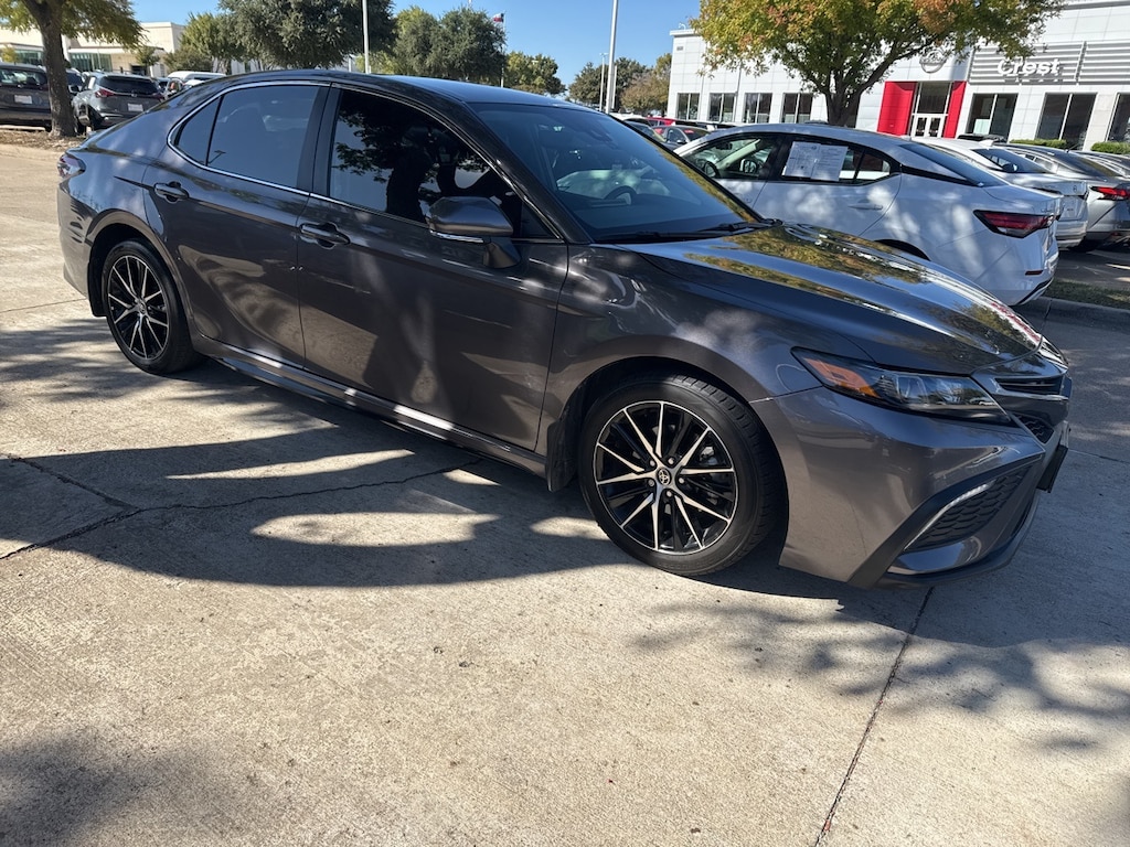 Used 2023 Toyota Camry SE Sedan